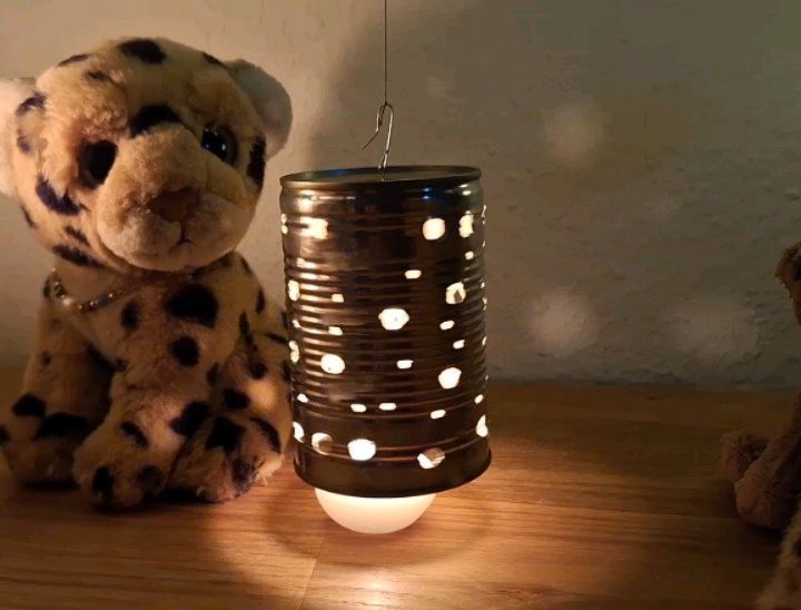 Teil 2 von 2: ---  🐆 Sagt, wollt ihr es versuchen? Lasst mich die Maschine in Gang bringen und denkt ganz, ganz fest an euren Wunsch. Dann wird er sicher wahr.  🕒 Wenig später...  🐆 Habt ihr eure Wünsche gesprochen? Ich hoffe, sie gehen in Erfüllung....