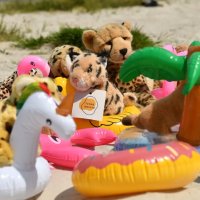 honeygroveteapartytuesdaystrandparty